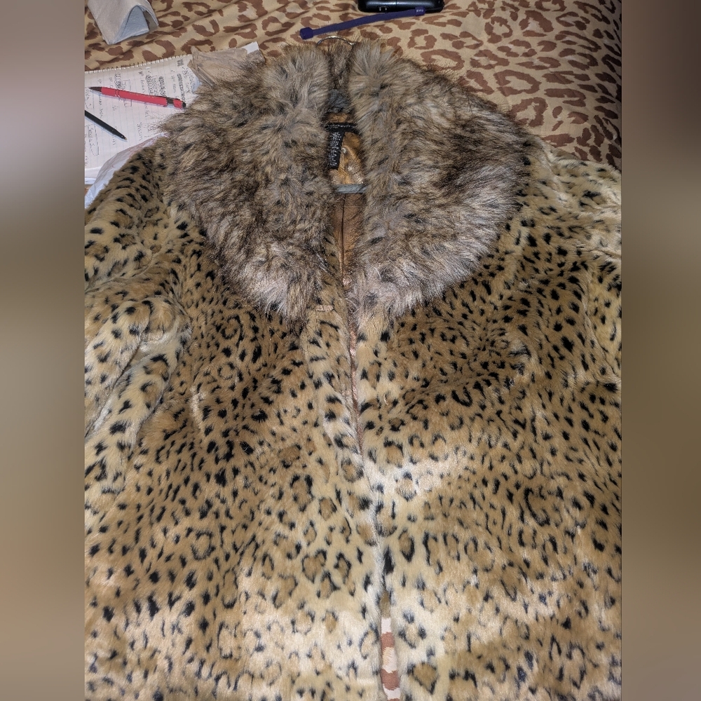 Faux Fur Leopard print Jacket. 3/4 length sleeves. INC International Concepts.